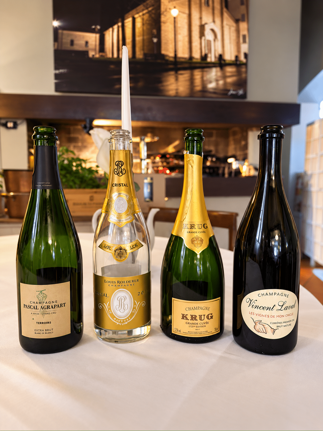 Quattro bottiglie di Champagne sulla tavola della Nunziadêina