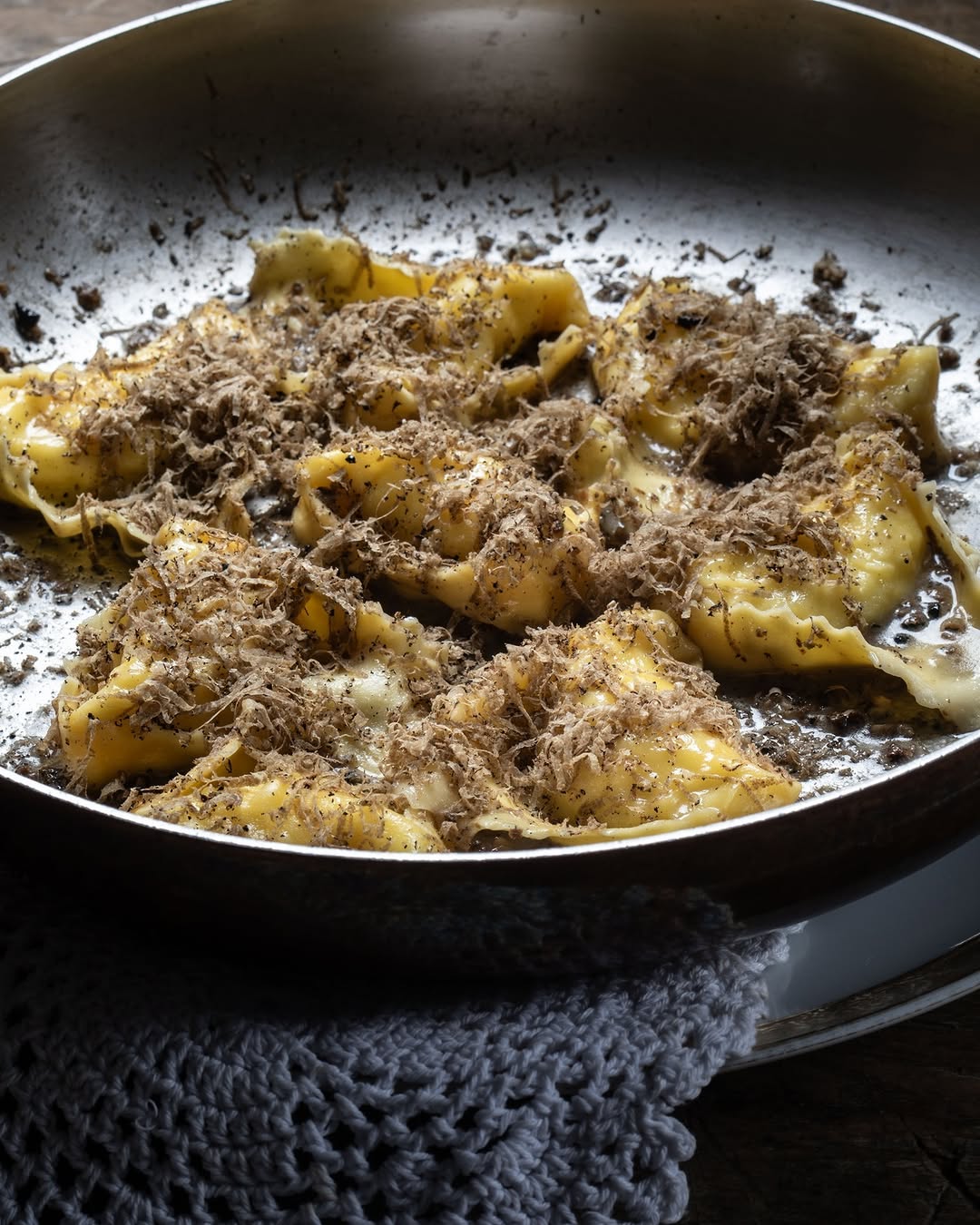 Pasta ripiena al tartufo in padella